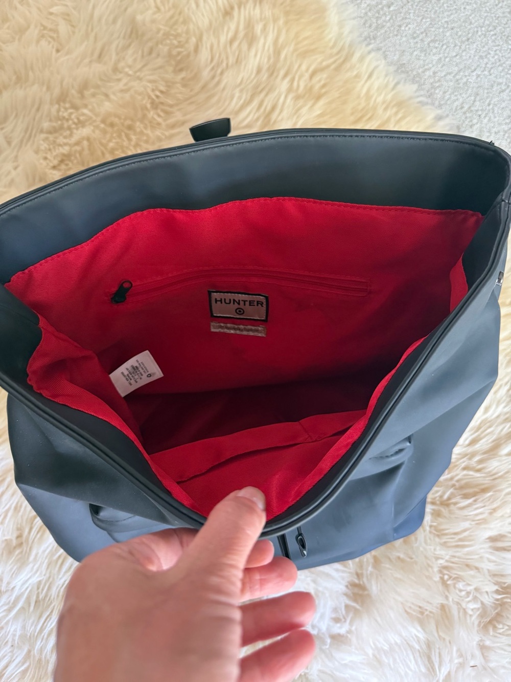 Hunter waterproof Black Backpack with Red Logo Accent - Picture 4 of 7